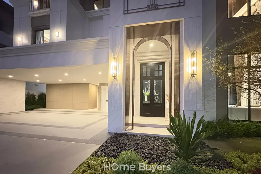 พาส่องบ้านหรู  Ultra Luxury ที่ “CINQ ROYAL The Eighteen Bangna KM.7” บ้านเดี่ยวติดสนามกอล์ฟ เริ่ม 75 ล้านบาท*