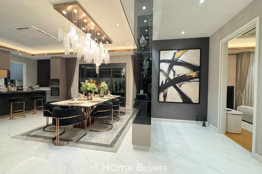 พาส่องบ้านหรู  Ultra Luxury ที่ “CINQ ROYAL The Eighteen Bangna KM.7” บ้านเดี่ยวติดสนามกอล์ฟ เริ่ม 75 ล้านบาท*