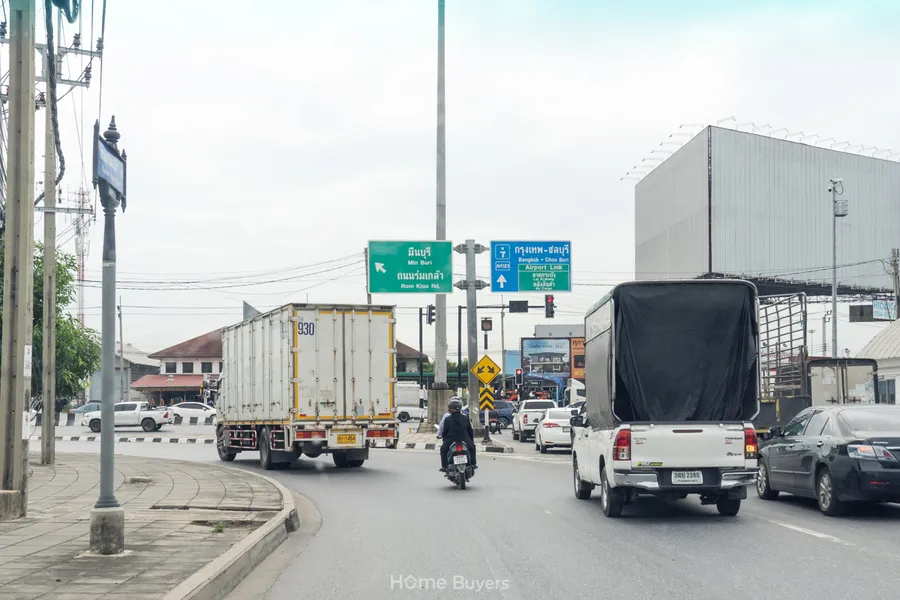รีวิวบ้าน Grand Britania กรุงเทพกรีฑา - สุวรรณภูมิ บ้านหรูหลังใหญ่ ใกล้ทางด่วน ติดถนนร่มเกล้า - กรุงเทพกรีฑาตัดใหม่ รีวิวบ้าน Grand Britania กรุงเทพกรีฑา - สุวรรณภูมิ บ้านหรูหลังใหญ่ ใกล้ทางด่วน ติดถนนร่มเกล้า - กรุงเทพกรีฑาตัดใหม่