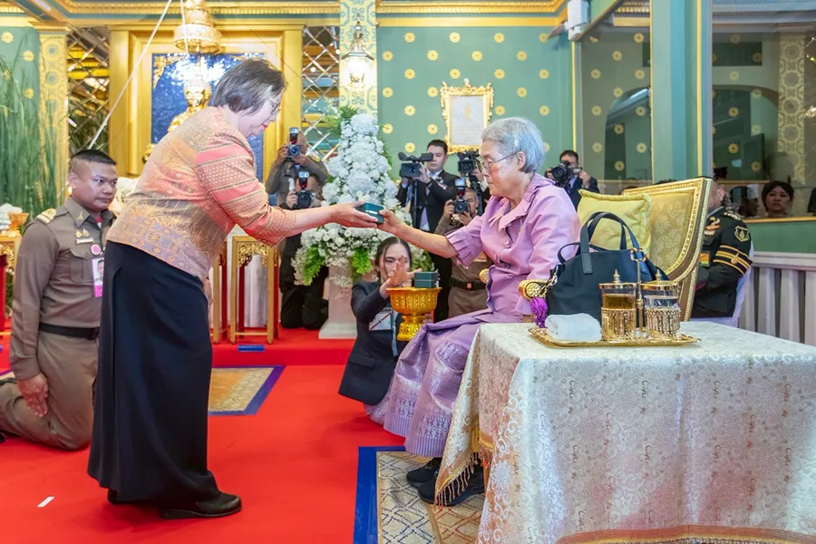 สมเด็จพระกนิษฐาธิราชเจ้า กรมสมเด็จพระเทพรัตนราชสุดาฯ สยามบรมราชกุมารี ให้บริษัทบริหารสินทรัพย์ กรุงเทพพาณิชย์ จำกัด (มหาชน) เข้ารับพระราชทานของที่ระลึกผู้บริจาคเงินกองทุนห้องผ่าตัดศิริราช สมเด็จพระกนิษฐาธิราชเจ้า กรมสมเด็จพระเทพรัตนราชสุดาฯ สยามบรมราชกุมารี ให้บริษัทบริหารสินทรัพย์ กรุงเทพพาณิชย์ จำกัด (มหาชน) เข้ารับพระราชทานของที่ระลึกผู้บริจาคเงินกองทุนห้องผ่าตัดศิริราช