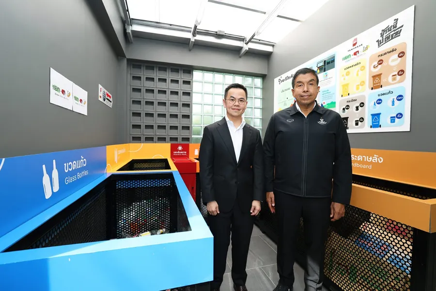 เอพี ไทยแลนด์ จับมือ กรุงเทพมหานคร เปิดตัวอย่างเป็นทางการ Eco Waste Station นวัตกรรมดีไซน์พลิกโฉม การจัดการขยะแบบครบวงจร ร่วมเป็นส่วนหนึ่งที่ขับเคลื่อนโครงการ “บ้านนี้ไม่เทรวม” คัดแยกขยะตั้งแต่ต้นทาง สู่ความยั่งยืนเต็มรูปแบบ เอพี ไทยแลนด์ จับมือ กรุงเทพมหานคร เปิดตัวอย่างเป็นทางการ Eco Waste Station นวัตกรรมดีไซน์พลิกโฉม การจัดการขยะแบบครบวงจร ร่วมเป็นส่วนหนึ่งที่ขับเคลื่อนโครงการ “บ้านนี้ไม่เทรวม” คัดแยกขยะตั้งแต่ต้นทาง สู่ความยั่งยืนเต็มรูปแบบ