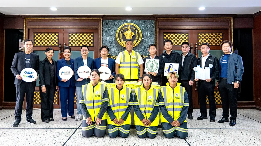 ORI x GC YOUเทิร์น สร้างปรากฏการณ์แห่งการให้ Care & Share “เสื้อตัวนี้...ทำจากขวดที่คุณทิ้ง” แปลงขวด PET เป็น “เสื้อวิบวับอัพไซเคิล” มอบให้ฮีโร่เก็บกวาดเมือง กทม. 50 เขต
