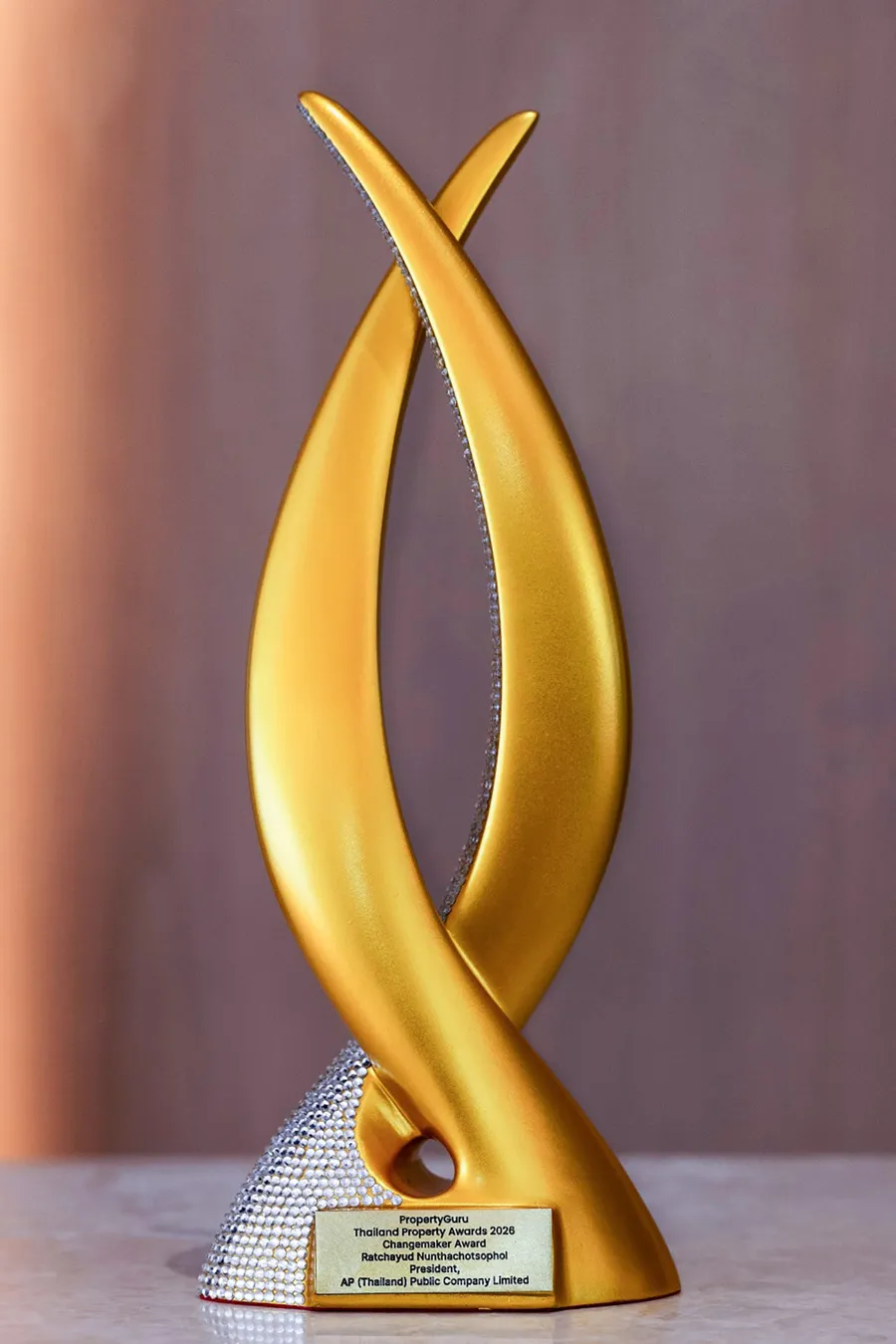 เอพี ไทยแลนด์ ชนะ 14 รางวัลมากที่สุด จากงาน PropertyGuru Thailand Property Awards 2026 รัชต์ชยุตม์ ประธานฝ่ายบริหาร รับ Changemaker Award คนแรกในไทย ตอกย้ำเบอร์หนึ่งอสังหาฯ ที่เข้าใจชีวิต ครบมิติองค์กร–โครงการ–ความเป็นเลิศด้านดีไซน์ 