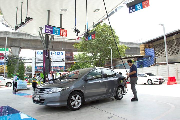 ปั๊มบางจาก แยกสุขุมวิท 62 เปลี่ยนหัวจ่ายใหม่ แบบแขวน
