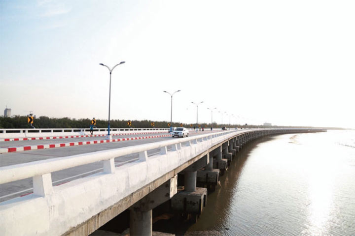 ส่องแลนด์มาร์กใหม่ “สะพานเลียบทะเลชลบุรี”