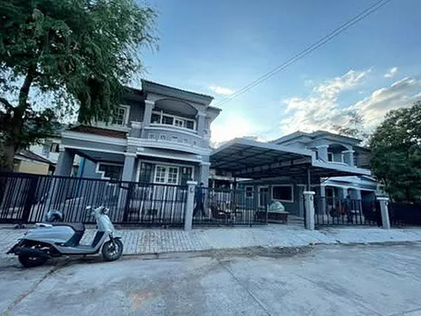 หมู่บ้านคันทรี พาร์ค แคลิฟอร์เนีย 16 (วัดลำโพ นนทบุรี) ขายบ้านเดี่ยว (แยกขาย มี 2 หลังให้เลือก อยู่ติดกัน) เนื้อที่ 51 ตร.วา 3 ห้องนอน 3 ห้องน้ำ ใกล้ รร.สารสาสน์บางบัวทอง
