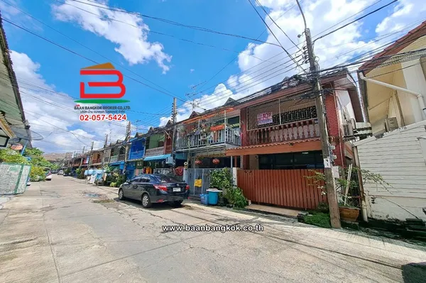 ทาวน์เฮาส์ 2 ชั้น เนื้อที่ 16 ตร.ว. หมู่บ้านฉัตรแก้ว ถนนแฮปปี้แลนด์ แขวงคลองจั่น เขตบางกะปิ