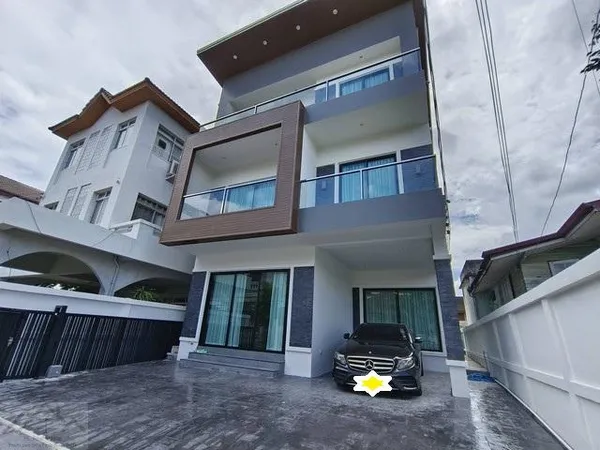 ให้เช่าบ้านเดี่ยว3ชั้นย่านเอกมัยซอยสุขุมวิท65พร้อมเฟอร์ครื่องใช้ไฟฟ้าใกล้BTSเอกมัย