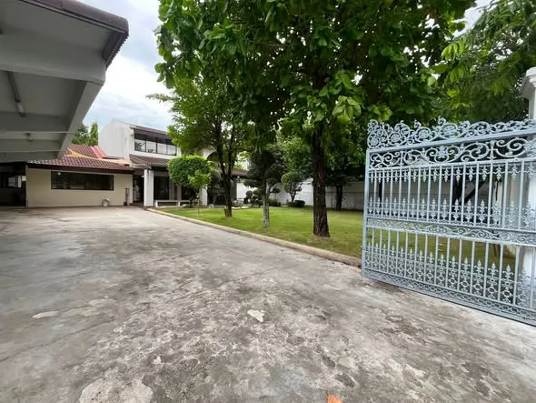 T26-784 ขาย บ้าน หมู่บ้านปัญญา พัฒนาการ 30 ห้องนอน 5 ห้อง ห้องน้ำ 4 ห้อง ชั้นที่ 1 2 งาน 220 ตารางวา ใกล้กับ BTS อ่อนนุช
