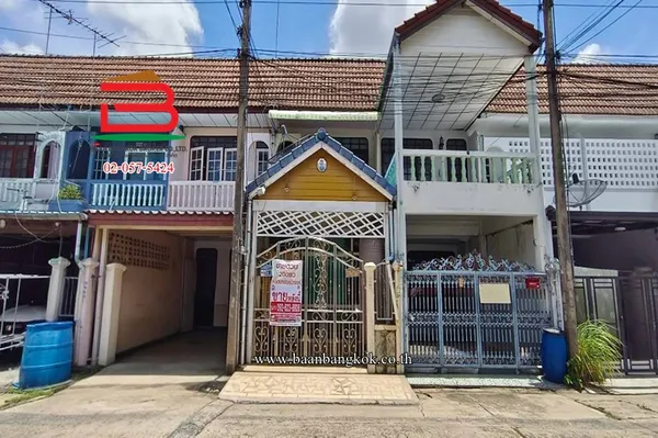 ทาวน์เฮาส์ หมู่บ้านรัตนชัยวิลล่า 3 ซอยเปียร์นนท์ เนื้อที่ 19.8 ตรว. (ใกล้โรงพยาบาลสินแพทย์ลำลูกกา) ตำบลคูคต อำเภอลำลูกกา จังหวัดปทุมธานี