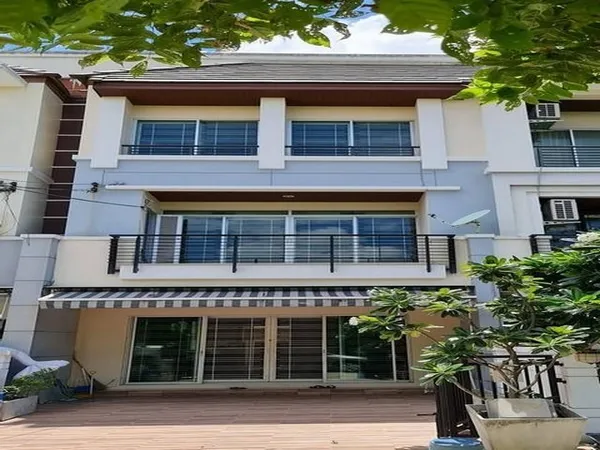 ให้เช่าทาวน์โฮม 3 ชั้น ย่านศรีนครินทร์ สวนหลวง หมู่บ้านกลางเมือง ศรีนครินทร์ 24 (อ่อนนุช–พัฒนาการ)