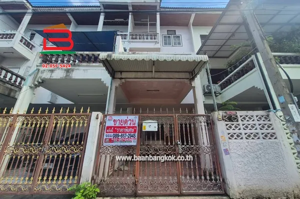 ทาวน์เฮาส์ 3 ชั้น เนื้อที่ 28 ตร.ว. บ้านแก้ววิลล่า (ซอยจรัญสนิทวงศ์ 27 แยก 22) ถนนจรัญสนิทวงศ์ แขวงบางขุนศรี เขตบางกอกน้อย