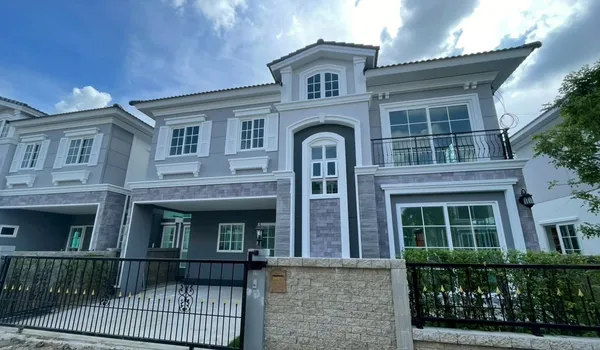 [Owner’s Post / Agent Welcome]
​ ให้เช่าบ้านแฝด โครงการ Golden Neo สุขุมวิท-ลาซาล
