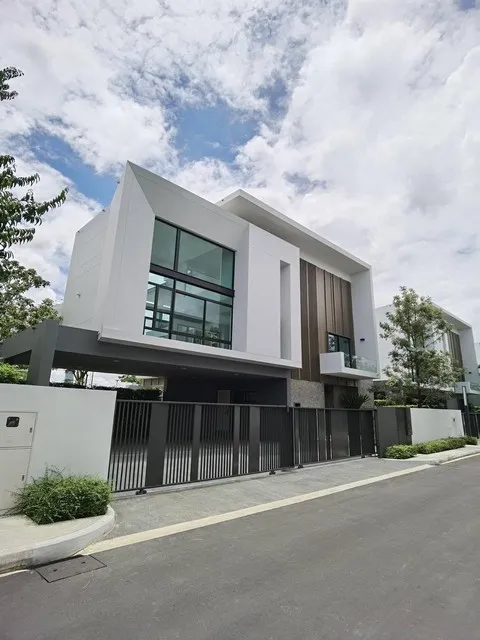 ขายบ้านเดี่ยวสุดหรู 3 ชั้น 102 ตรว. 4 ห้องนอน โครงการนันทวัน พระราม 9-ศรีนครินทร์ กรุงเทพกรีฑา ติดนานาชาติ Wellington
