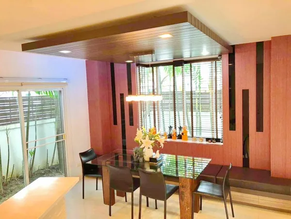 ย่านสาทร ติดถนนกัลปพฤกษ์ บ้านเดี่ยว 2 ชั้นหัวมุม 4 นอน 3 น้ำ 240 ตร.ม.ใกล้ม.สยาม 1 กม.พร้อมเฟอร์ฯ เหมาะสำหรับพักอาศัย ออ