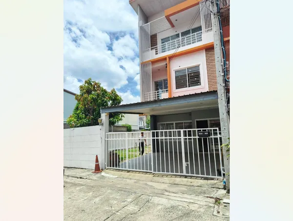 หมู่บ้านรัชธานี 10 ซอยคู้บอน 27 เขตบางเขน ทาวน์เฮ้าส์ 3 ชั้น แปลงมุม ติดสวน 49 ตารางวา 3 ห้องนอน 4 ห้องน้ำ ใกล้รถไฟฟ้าสีชมพู สถานีคู้บอน