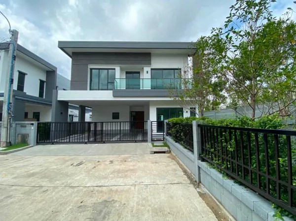 MHR258 แปลงมุมเป็นส่วนตัว! ให้เช่าบ้านเดี่ยวหรู เดอะ ซิตี้ สุขุมวิท-อ่อนนุช หน้าบ้านทิศเหนือ ที่ดิน 68 ตร.วา พื้นที่ใช้สอย 252 ตร.ม. 4 ห้องนอน 5 ห้องน้ำ จอดรถ 3 คัน ทำเลดีเดินทางสะดวก เชื่อมต่อสุขุมวิ