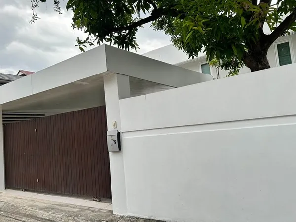 บ้านเดี่ยวรีโนเวทใหม่ 63 ตารางวา 3 ห้องนอน 3 ห้องน้ำ 1 ห้องแม่บ้าน ใกล้เดอะ ไนน์ พระราม 9 ทำออฟฟิศใด้ (RH1570)