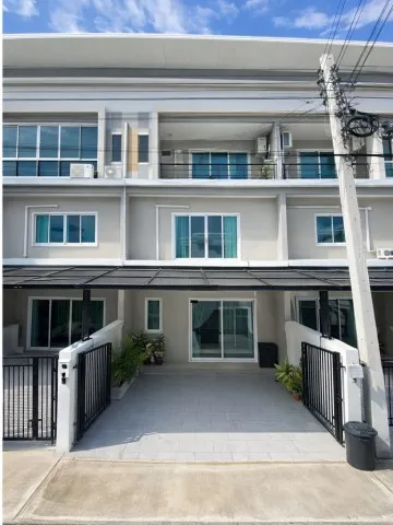 ถ.บางกรวย-ไทรน้อย รัตนาธิเบศร์ ทาวน์โฮม 3 ชั้น 3 นอน 3 น้ำ 17.5 ตร.ว. MRT บางพลู 1.29 กม.