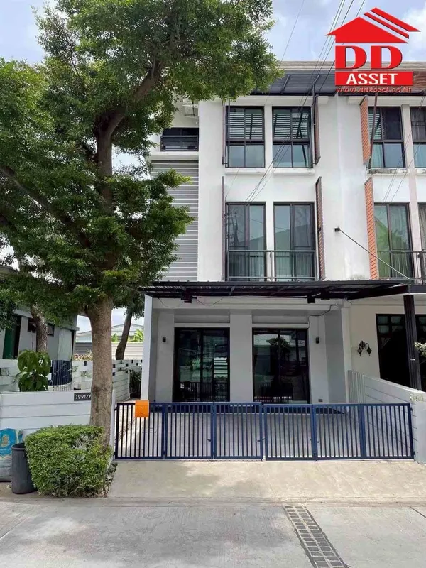 For Rent Areeya Mandarina  Sukumvit77 
ให้เช่า ทาวน์โฮม 3 ชั้น อารียา แมนดารีน่า สุขุมวิท77