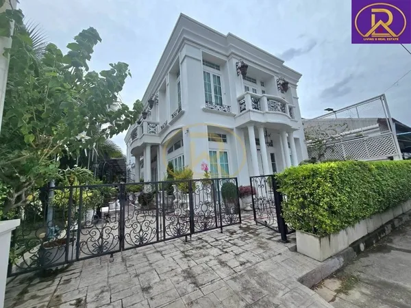 ขายบ้านสวยหรู เหมาะพักอาศัย หรือทำธุรกิจ ติดถนนพระยาสัจจา-คีรี ใกล้ตลาดไฟฟ้า ต.เสม็ด อ.เมืองชลบุรี จ.ชลบุรี