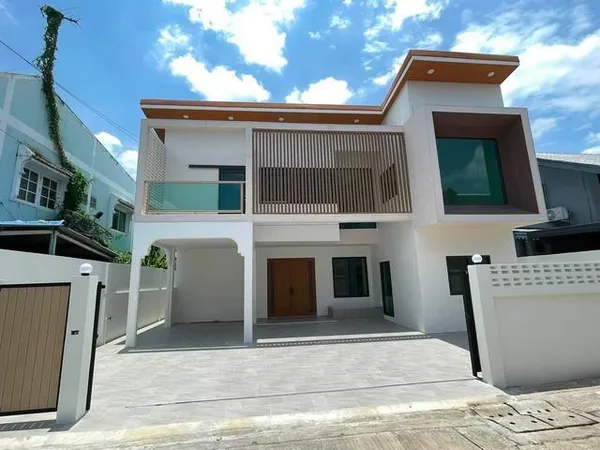 ขายบ้านเดี่ยว 2 ชั้น 59 ตร.ว. ซอยลาดพร้าว 87 ย่านเลียบด่วน รีโนเวทพร้อมอยู่ ใกล้ CDC