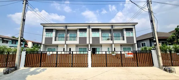 หมู่บ้านวัฒนาวิลเลจ ซ.หมู่บ้านพูนลาภ ถ.เลียบคลองประชากร ต.บางพูด อ.เมืองปทุมธานี จ.ปทุมธานี