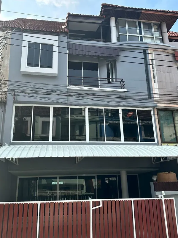 ⚡ ให้เช่า ทาวน์โฮม 4 ชั้น หมู่บ้าน สินธานี ลาดพร้าว 80 ใกล้ BTS ขนาด 30 ตร.ว. ⚡