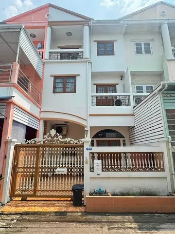 ขายทาวโฮม 3 ชั้น  เพิ่งรีโนเวทใหม่ หมู่บ้านศิขรินทร์ ซ.เพชรเกษม 10ใกล้ MRT สถานีท่าพระ เพียง 300 เมตร ใกล้เดอะมอลล์ท่าพระ และ ตลาดพลู
