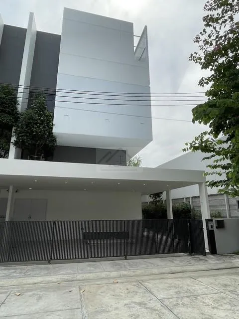 ให้เช่าโฮมออฟฟิศ 3.5 ชั้น 270 ตร.ม. โครงการอาคิน วิภาวดี หลังมุม ใกล้ดอนเมือง