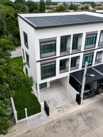 ศรีนครินทร์ ทาวน์โฮม 3 ชั้น 4 นอน 3 น้ำ ใกล้รถไฟฟ้าสายสีเหลือง สถานีทิพวัล 600 ม. 29ตร.ว.พื้นที่ใช้สอย161ตร.ม.เหมาะสำหรั