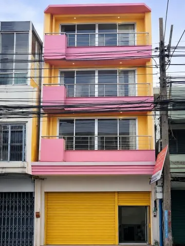 หลังมุม ใกล้เดอะมอลล์ รามคำแหง 200ม. MRT รามคำแหง12-16 150 ม. 18ตร.ว. 248 ตร.ม.เช่า อาคารพาณิชย์ 4 ชั้น 7 นอน 4 น้ำ