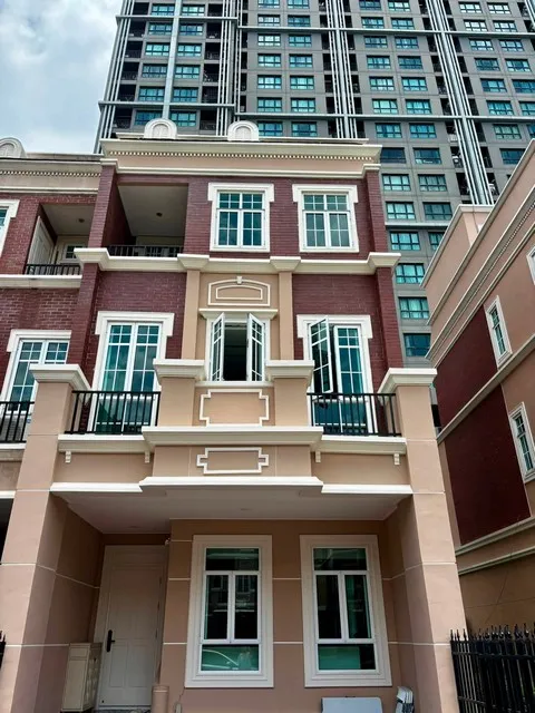 ให้เช่าทาวน์โฮม 4 ชั้นแปลงมุม 4 ห้องนอน การ์เด้น สแควร์ สุขุมวิท 77 Garden Square Sukhumvit 77 ติดนานาชาติ Bangkok Prep