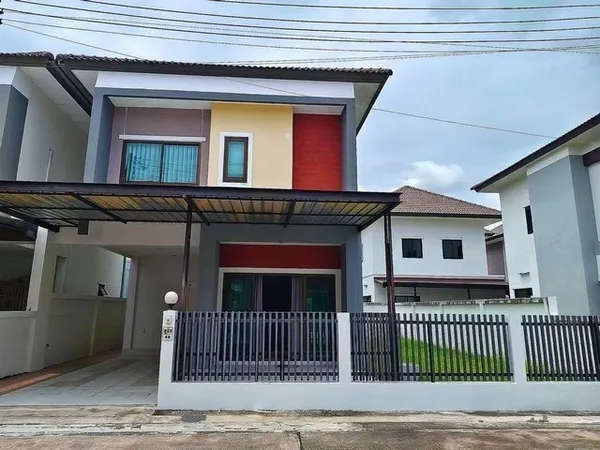 ขายบ้านแฝดสวย 2 ชั้น พานทอง พื้นที่ 45 ตร.วา 3นอน 3น้ำ พร้อมเข้าอยู่ ใกล้นิคมอมตะนคร