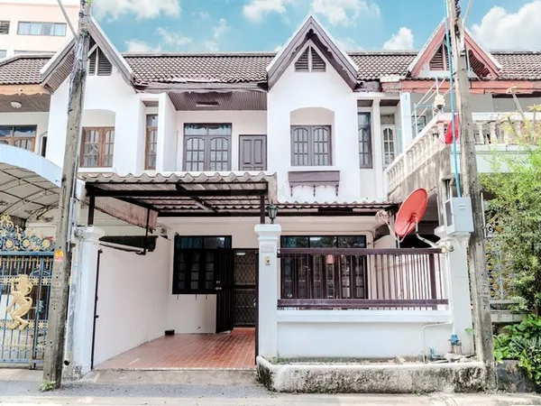 ให้เช่าทาวน์โฮม 2 ชั้น 4 ห้องนอน ซอยประชาราษฎร์บำเพ็ญ 20 ห้วยขวาง พร้อมเฟอร์นิเจอร์ ทำออฟฟิศได้