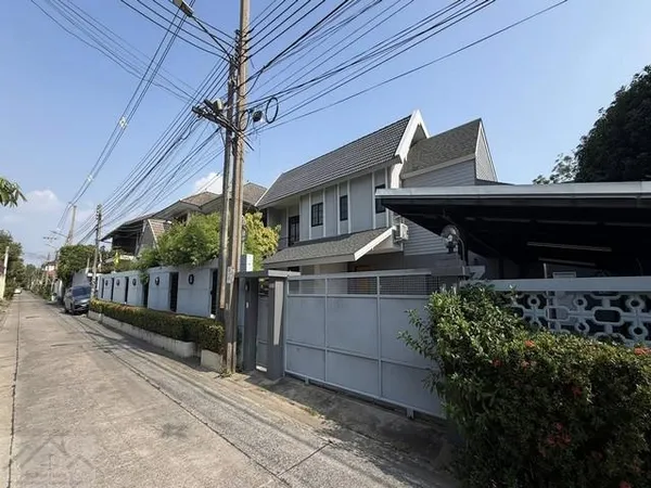 ให้เช่าบ้านเดี่ยว 5 ห้องนอน ซอยรัชดาภิเษก 32 บ้านสไตล์คอนกรีตผสมไม้ เงียบสงบ เป็นส่วนตัวสูง เดินทางสะดวก รัชดา ลาดพร้าว 