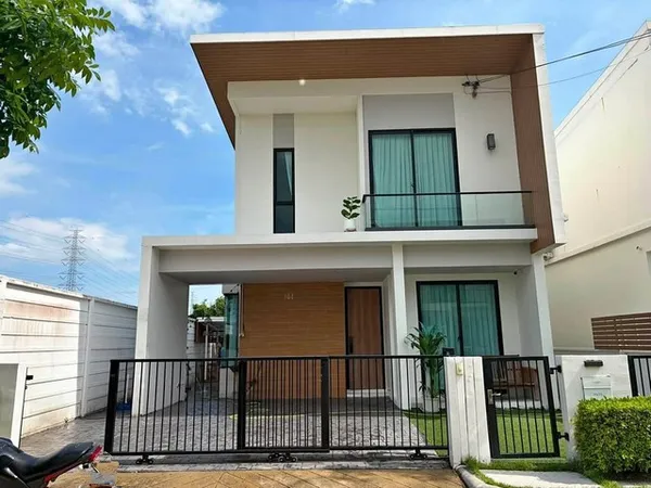 ให้เช่าบ้าน บ้านแฝดสไตล์บ้านเดี่ยว หลังมุม ใกล้เมกาบางนา โครงการโคโม่ เบียงก้า