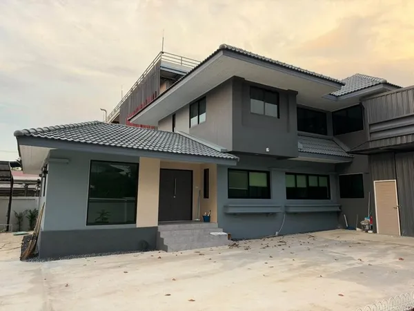 บ้านเดี่ยว พร้อมโกดัง 213 ตร.วา 3 ห้องทำงาน 2 ห้องนอน 6 ห้องน้ำ 4 แอร์ 8 ที่จอดรถ ซอยพหลโยธิน 64 ดอนเมือง (RH1605)