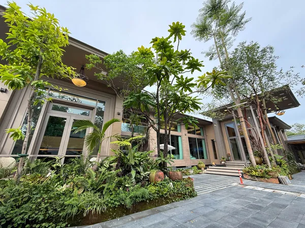 ขายคฤหาสน์หรู หมู่บ้านนวธานี ถนนเสรีไทย พร้อมอยู่ มีสระว่ายน้ำส่วนตัว