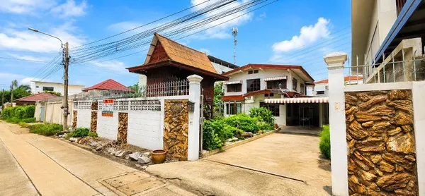บ้านพร้อมที่ดิน 93 ตร.ว. ซ.งามวงวานศ์ 31 ถ.งามวงศ์วาน ต.บางเขน อ.เมือง จ.นนทบุรี