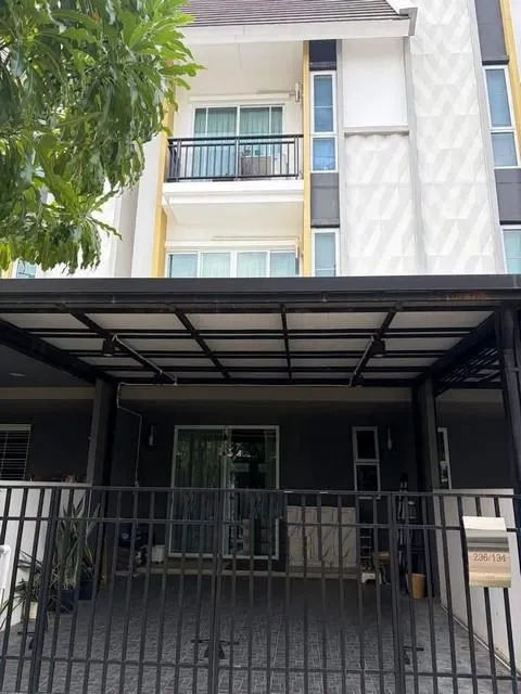 ขายโฮมออฟฟิศ 3 ชั้น 167 ตร.ม. หมู่บ้านฟลอราติวานนท์ ใกล้ทางด่วนศรีรัช