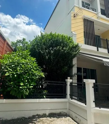 ทาวน์โฮม 3 ชั้นหลังมุม บ้านกลางเมือง Urbanion เกษตรนวมินทร์ 2 เฟอร์นิเจอร์ แอร์ครบ ใกล้ MRTสถารีลาดปลาเค้า (RT1005)