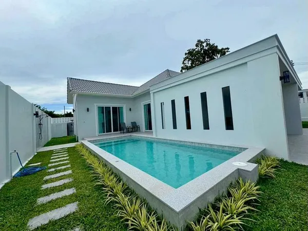 พูลวิลล่าสร้างใหม่ ตกแต่งพร้อมเข้าอยู่ ใกล้อ่างเก็