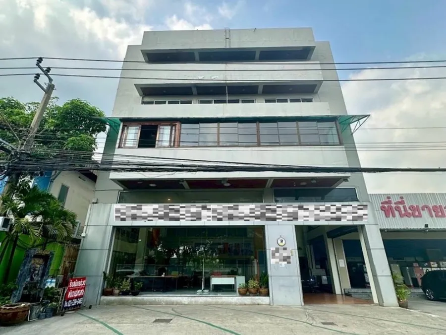 ขายโฮมออฟฟิศ 4 ชั้นครึ่ง ซอยนาคนิวาส 16 พื้นที่ใช้