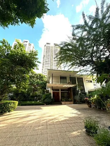 ให้เช่าบ้านเดี่ยวย่านเอกมัย เหมาะสำหรับทำร้านอาหารสปาคาเฟ่ออฟฟิศ