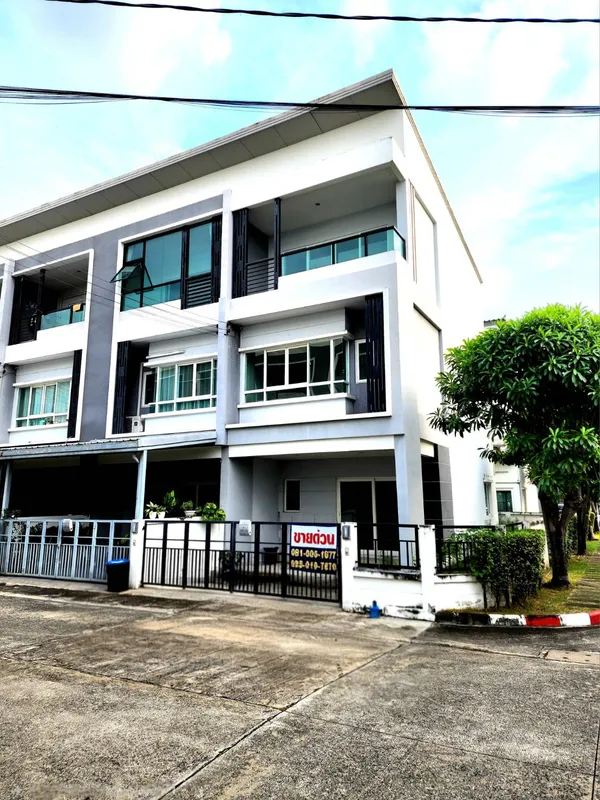 ขายถูก ทาวน์โฮมวัชรพล 3ชั้น (หลังมุม) :  หมู่บ้าน ริคโค้ ทาวน์ วัชรพล ถนนร่วมมิตรพัฒนา(ใกล้ห้าแยกวัชรพล) รามอินทรา บางเขน