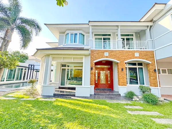 เช่าคฤหาสน์ 2 ชั้น หลังใหญ่ กว้าง 6 น้ำ .จัดเต็มเฟอร์ฯทั้งหลัง 5 นอน นานาชาติแสตมฟอร์ด 200 ม. ARLหัวหมาก 1.8กม.