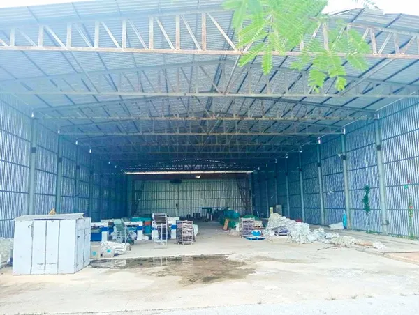 ให้เช่าโรงงาน พร้อมออฟฟิศ ตลาดสดเขาไม้แก้ว 1.4 กม. บางละมุง-ชลบุรี. ขอใบรง.4ได้ พื้นที่สีเหลือง 1,800 ตร.ม. รร.นานาชาติร