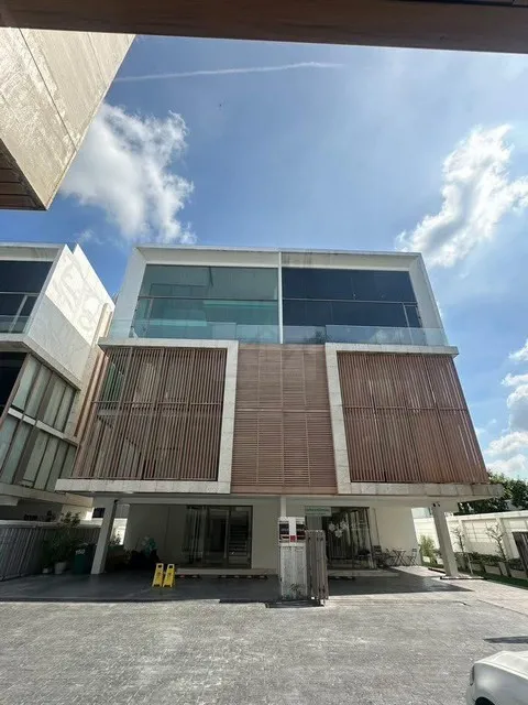 ให้เช่าโฮมออฟฟิศ 6 ชั้น 570 ตรม. The Quartier รัชดา 32 สไตล์ Modern เรียบหรู ลิฟต์ส่วนตัว ใกล้ MRT ลาดพร้าว *** มี 2 ตึก