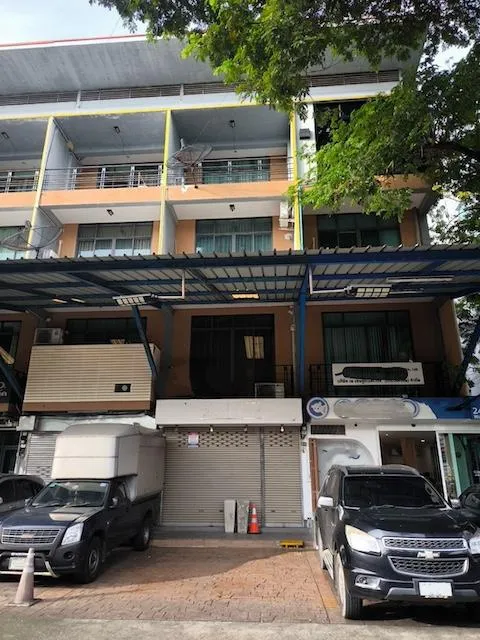 ขายโฮมออฟฟิศ 4 ชั้น 25 ตร.ว. ซอย 20 มิถุนา พร้อมเฟอร์นิเจอร์ ใกล้ MRT ห้วยขวาง-สุทธิสาร